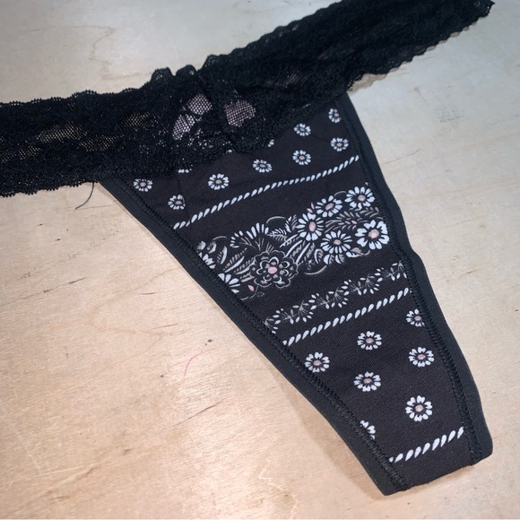 Victoria's Secret PINK Black Lace Thong Panties Underwear - P123 M - Picture 3 of 7